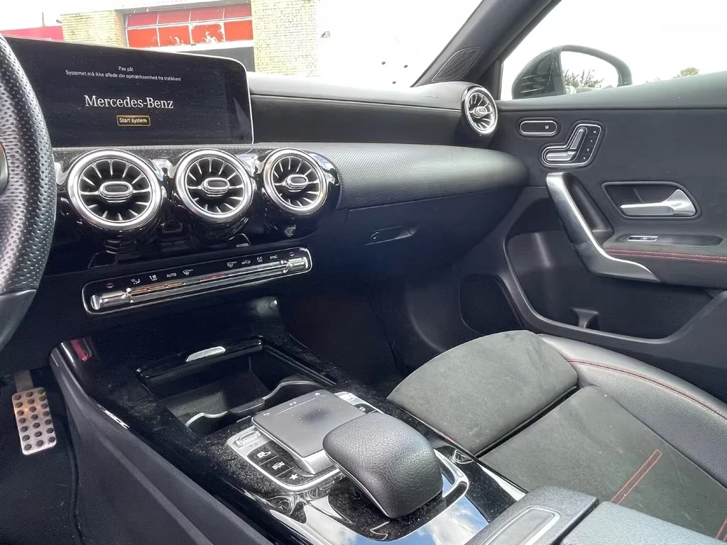 Mercedes-Benz A 220 A220cdi 4MATIC Pano Led 190ps AMG - изображение 10