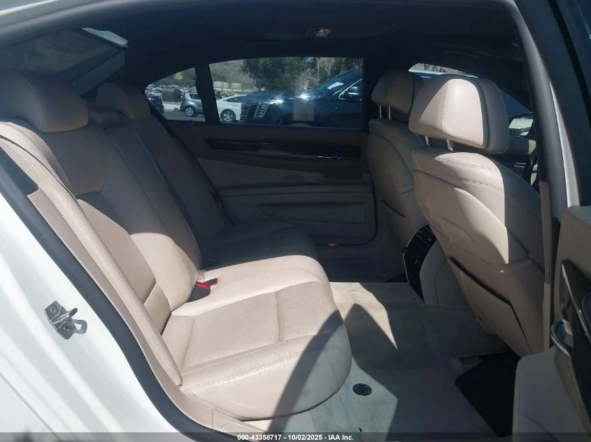 BMW 750 4.4l Li - изображение 8