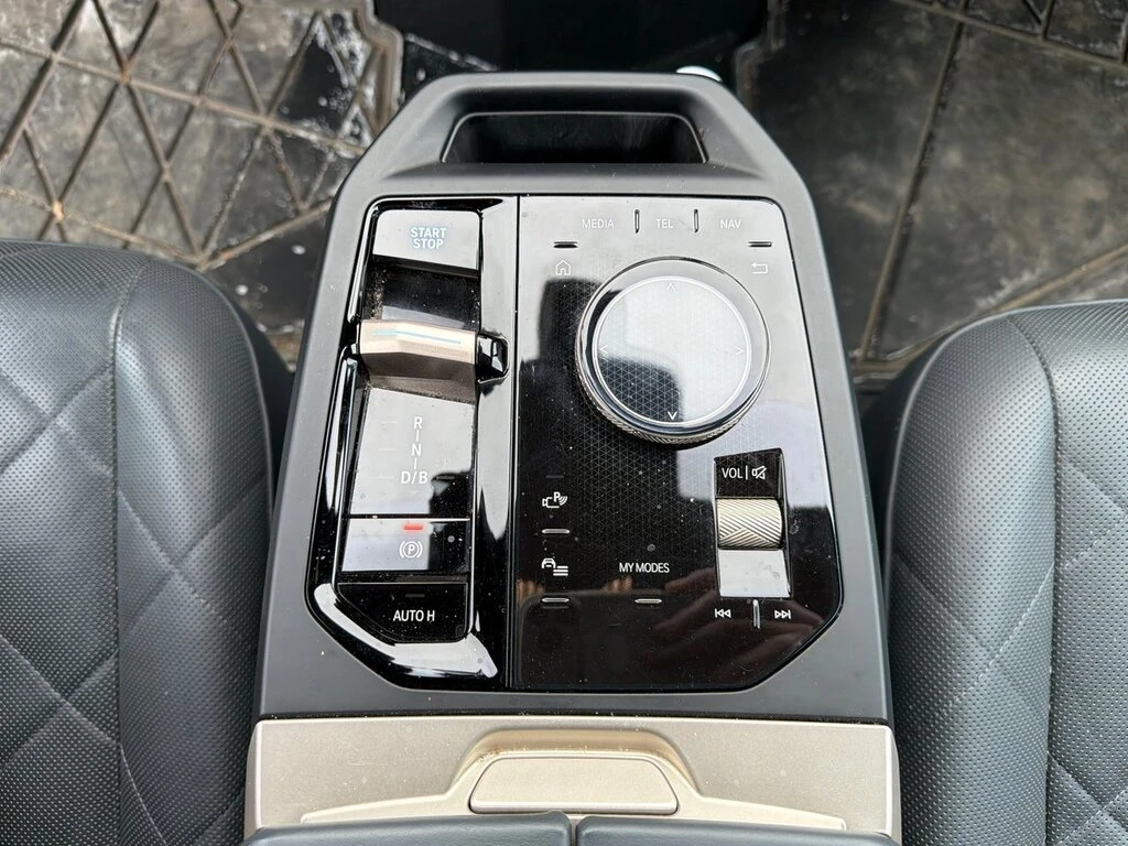 BMW iX xDrive50 CARFAX, снимка 9 - Автомобили и джипове - 54207247