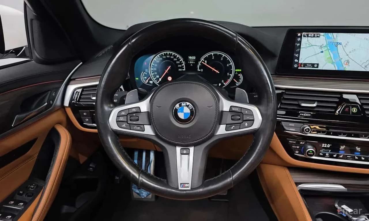 BMW 520 * 520d M Sport Package Plus * ЦЕНА ДО БГ, снимка 13 - Автомобили и джипове - 55572141