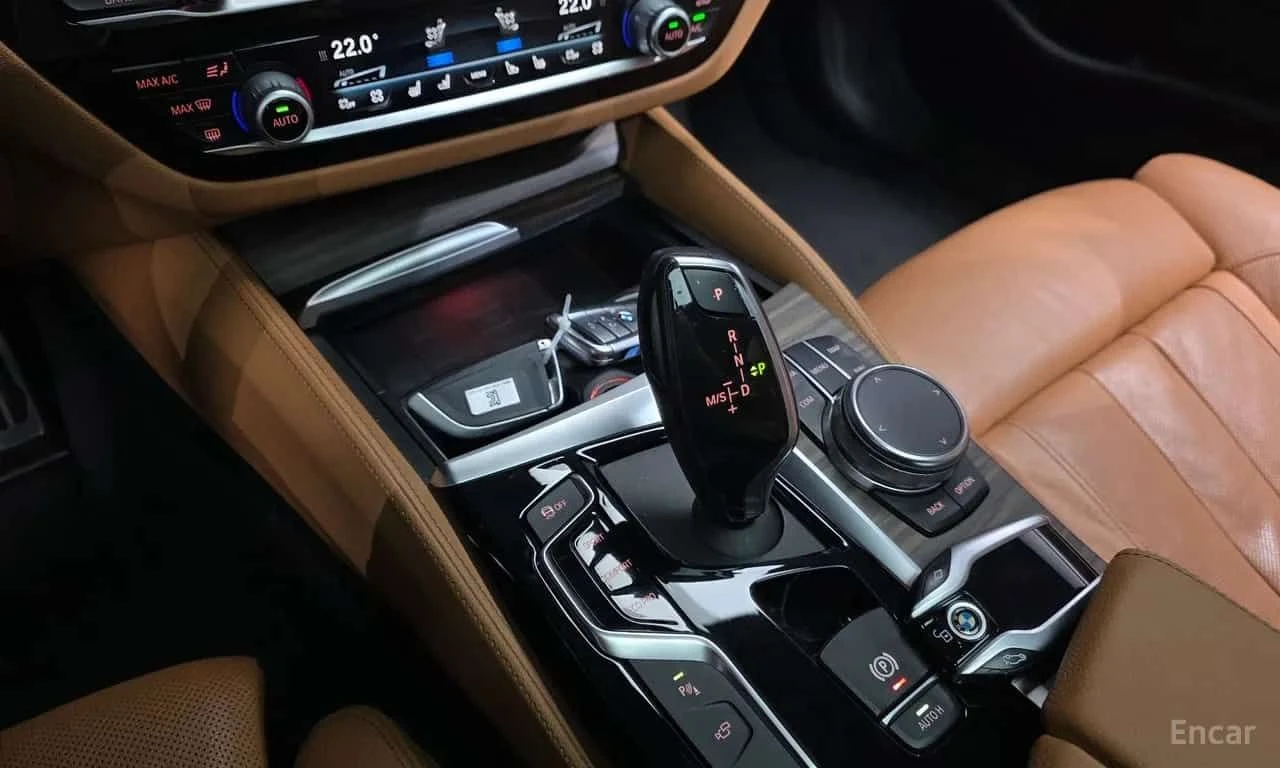 BMW 520 * 520d M Sport Package Plus * ЦЕНА ДО БГ, снимка 9 - Автомобили и джипове - 55572141