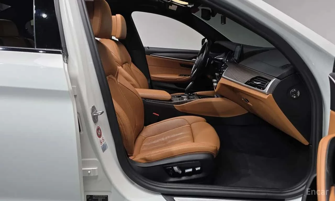 BMW 520 * 520d M Sport Package Plus * ЦЕНА ДО БГ, снимка 12 - Автомобили и джипове - 55572141