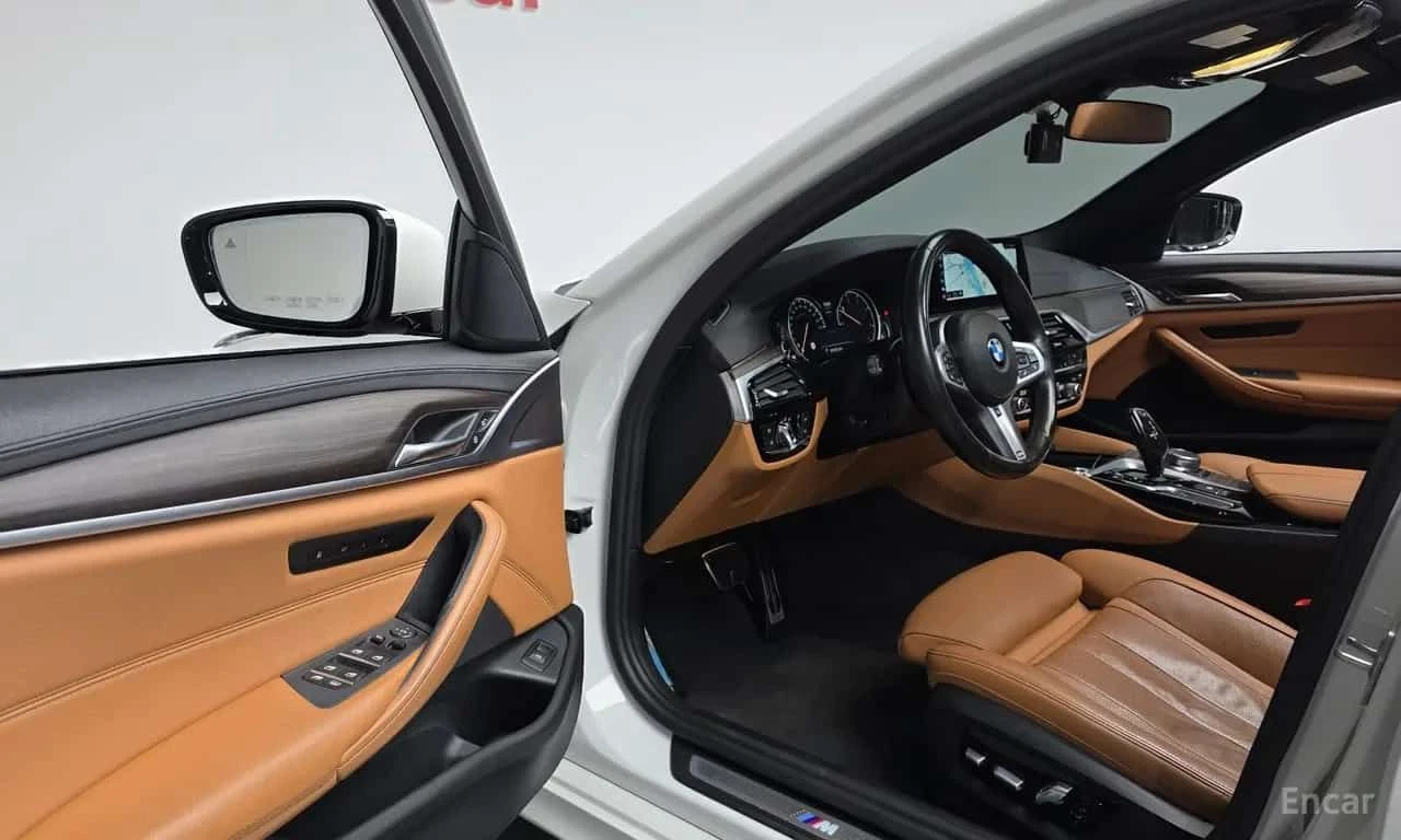 BMW 520 * 520d M Sport Package Plus * ЦЕНА ДО БГ, снимка 10 - Автомобили и джипове - 55572141