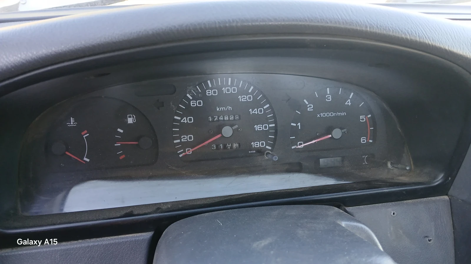 Nissan Pickup, снимка 4 - Автомобили и джипове - 56343442