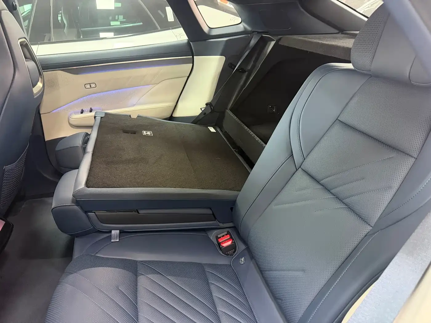 Zeekr 001 YOU EDITION | 100kWh AWD | 789hp | Mobile.bg � ����������� 8
