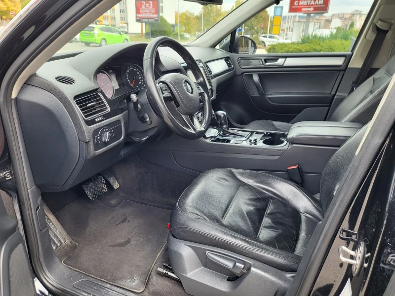 VW Touareg 3.0 TDI, снимка 8 - Автомобили и джипове - 52093451
