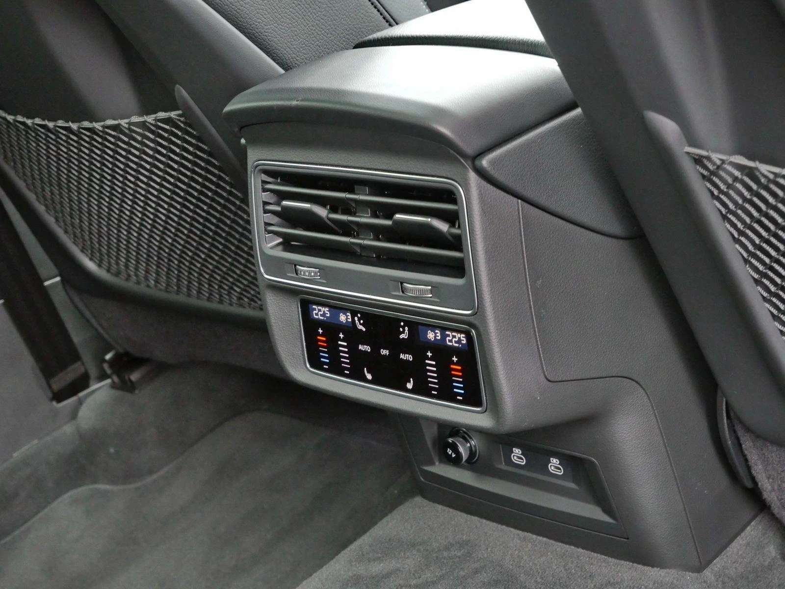 Audi Q8 50TDI* DISTR* PANO* HUD* 360CAM* S-LINE* KEYLESS*  - изображение 8