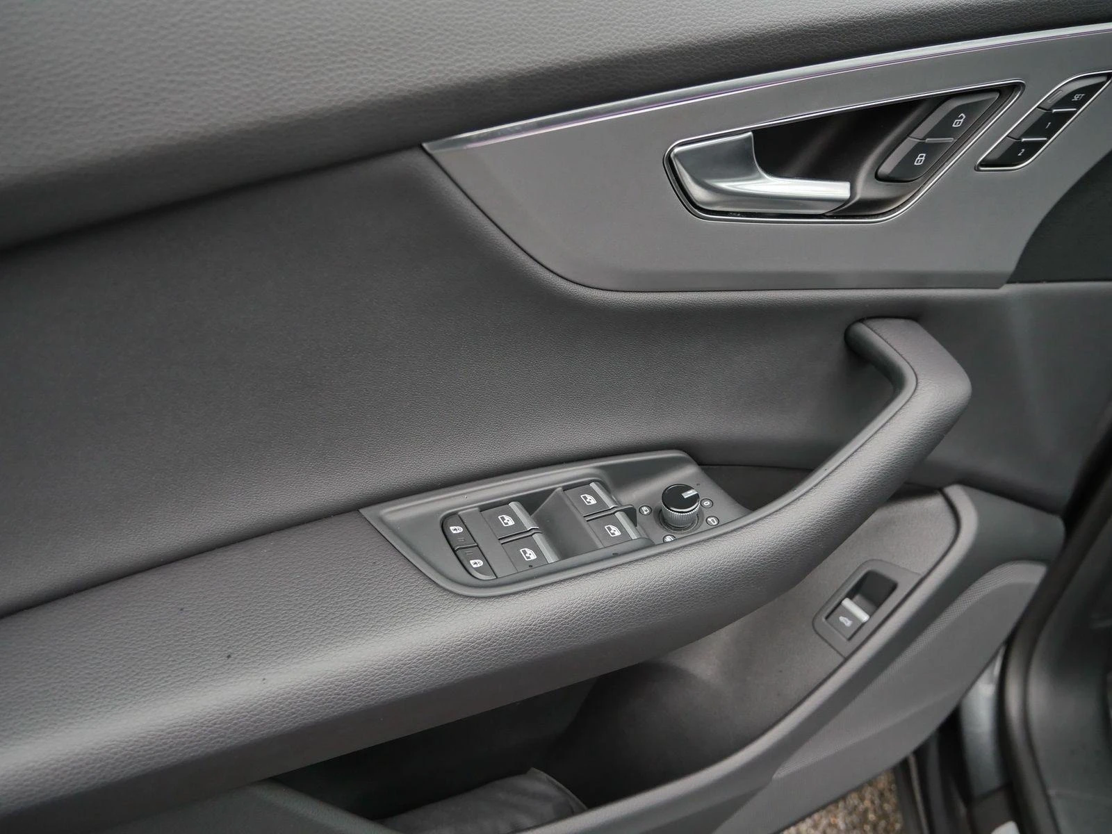 Audi Q8 50TDI* DISTR* PANO* HUD* 360CAM* S-LINE* KEYLESS*  - изображение 6