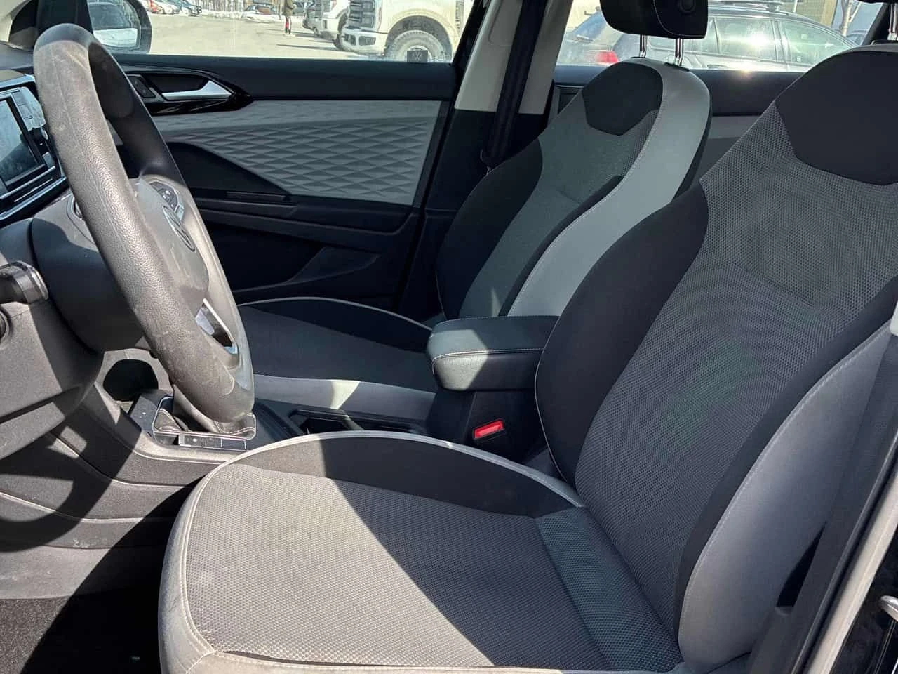 VW Taos Trendline | ПОДГРЕВИ | 2 KEYS | KEYLESS | CARFAX, снимка 14 - Автомобили и джипове - 53751551