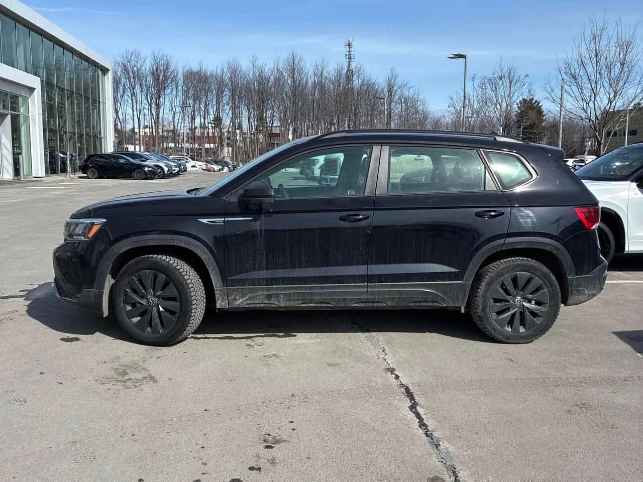 VW Taos Trendline | ПОДГРЕВИ | 2 KEYS | KEYLESS | CARFAX, снимка 2 - Автомобили и джипове - 53751551