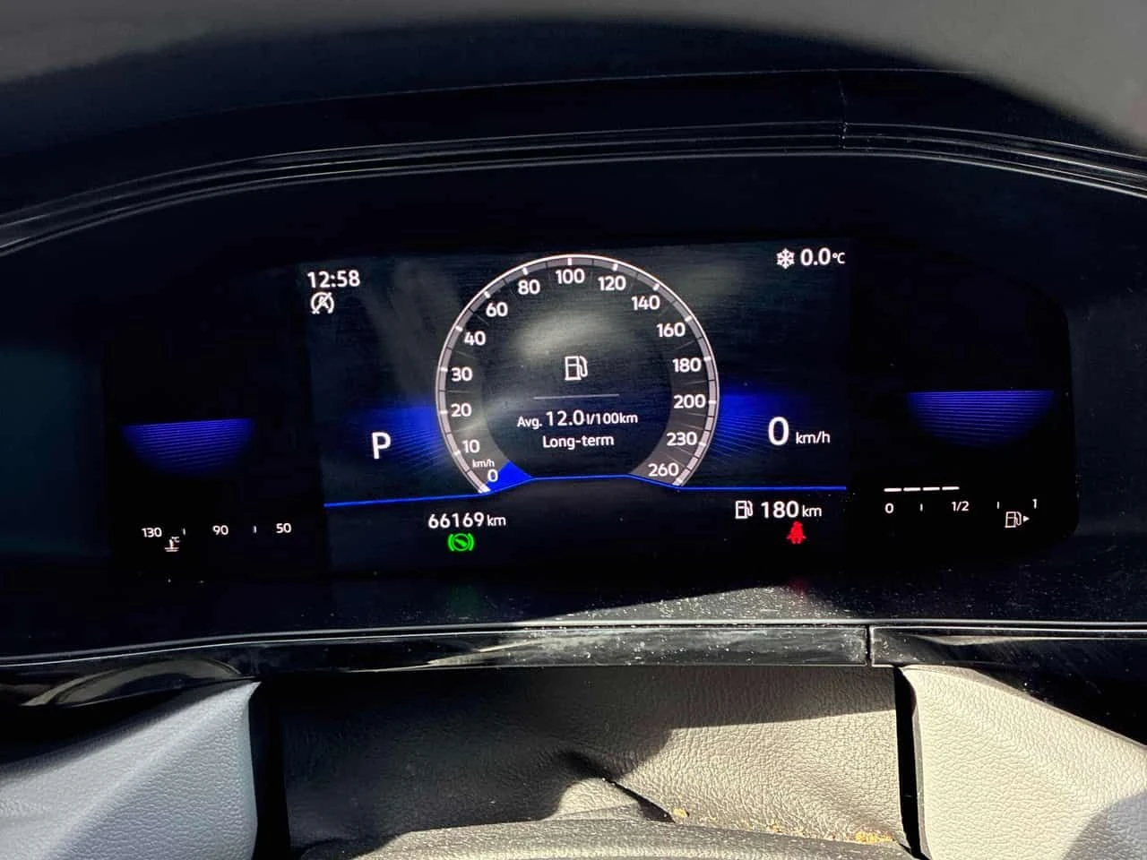 VW Taos Trendline | ПОДГРЕВИ | 2 KEYS | KEYLESS | CARFAX, снимка 8 - Автомобили и джипове - 53751551