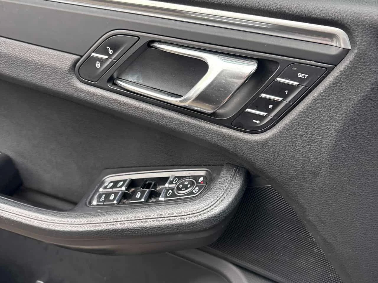 Porsche Macan * AWD 4dr * PANO* KEYLESS* ПОДГРЕВ* , снимка 11 - Автомобили и джипове - 54477427