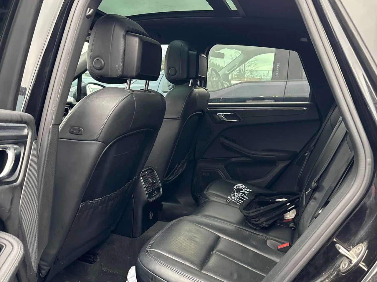 Porsche Macan * AWD 4dr * PANO* KEYLESS* ПОДГРЕВ* , снимка 12 - Автомобили и джипове - 54477427