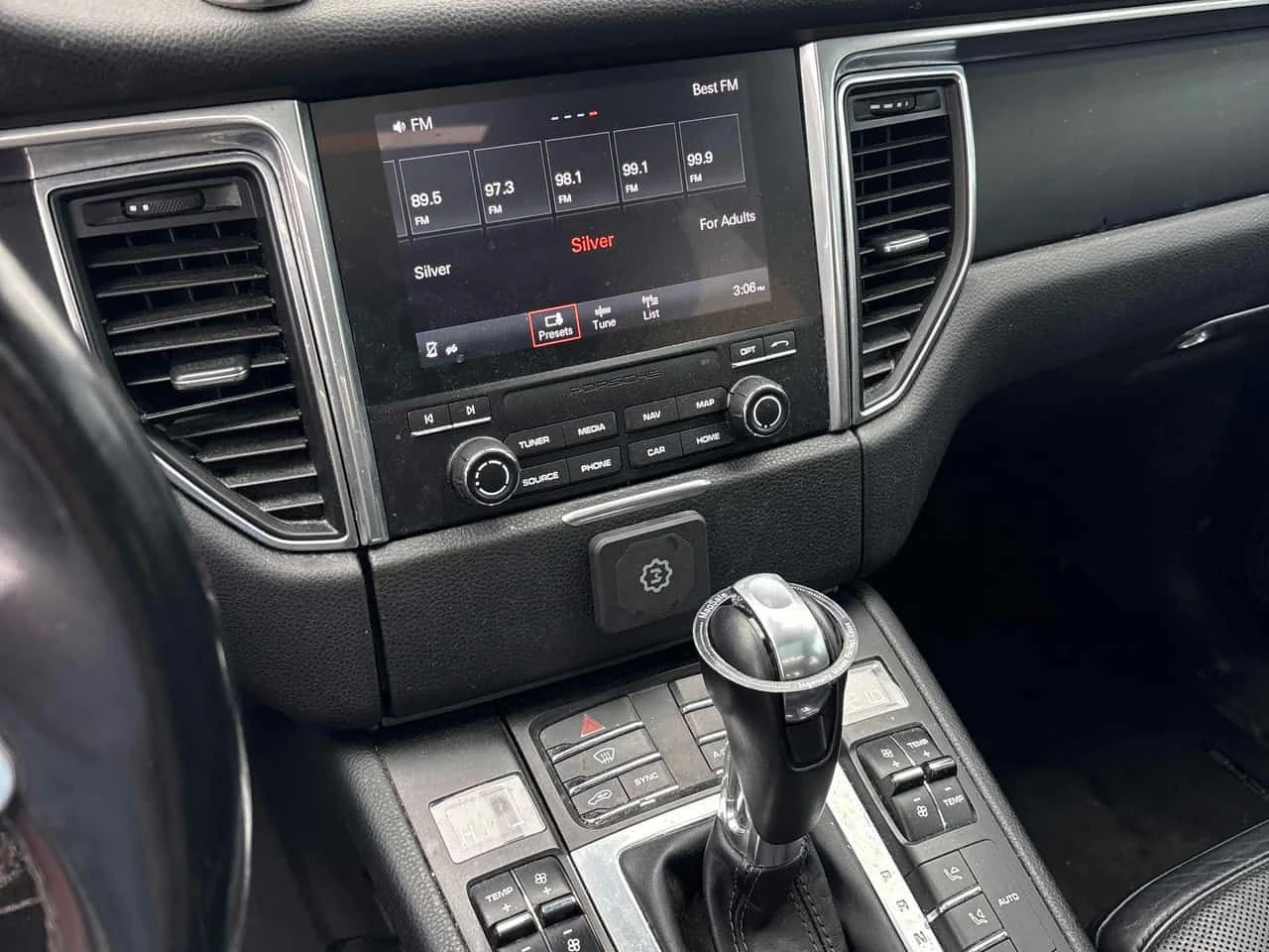 Porsche Macan * AWD 4dr * PANO* KEYLESS* ПОДГРЕВ* , снимка 9 - Автомобили и джипове - 54477427