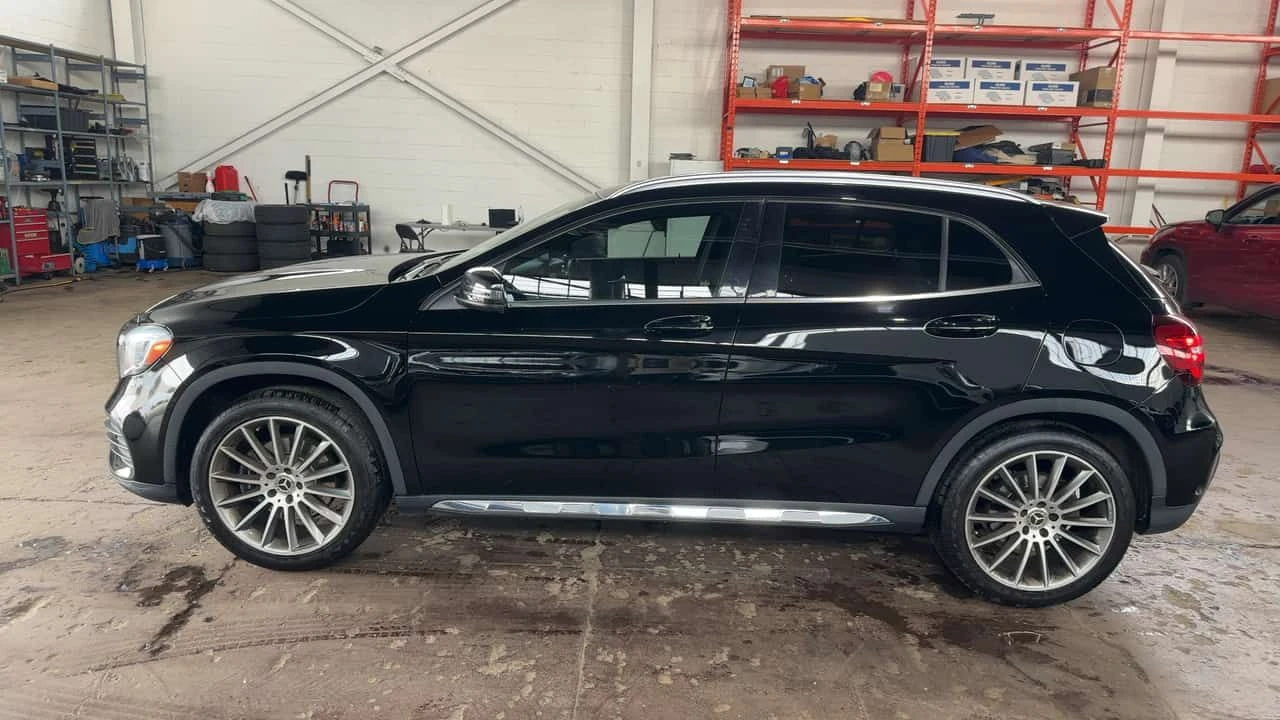 Mercedes-Benz GLA 250 ПОДГРЕВИ * ПАНО * KEYLESS * CARFAX, снимка 2 - Автомобили и джипове - 54918305