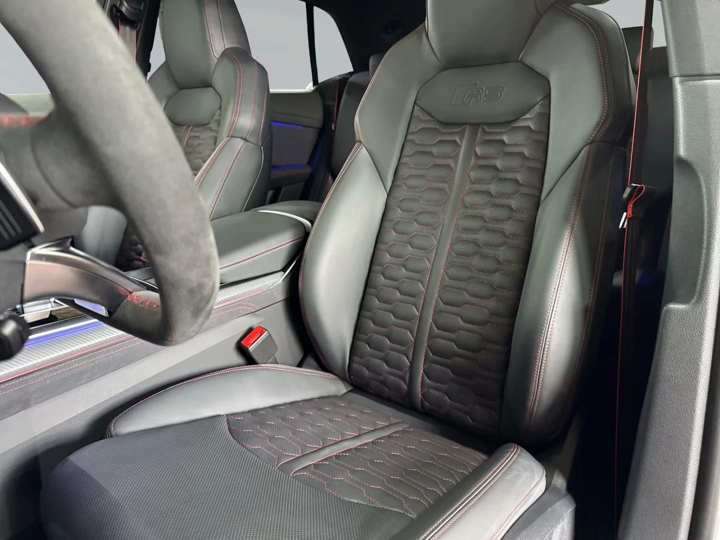 Audi RSQ8 PERFORMANCE / CERAMIC / B&O / MATRIX / PANO / HUD , снимка 8 - Автомобили и джипове - 55499027