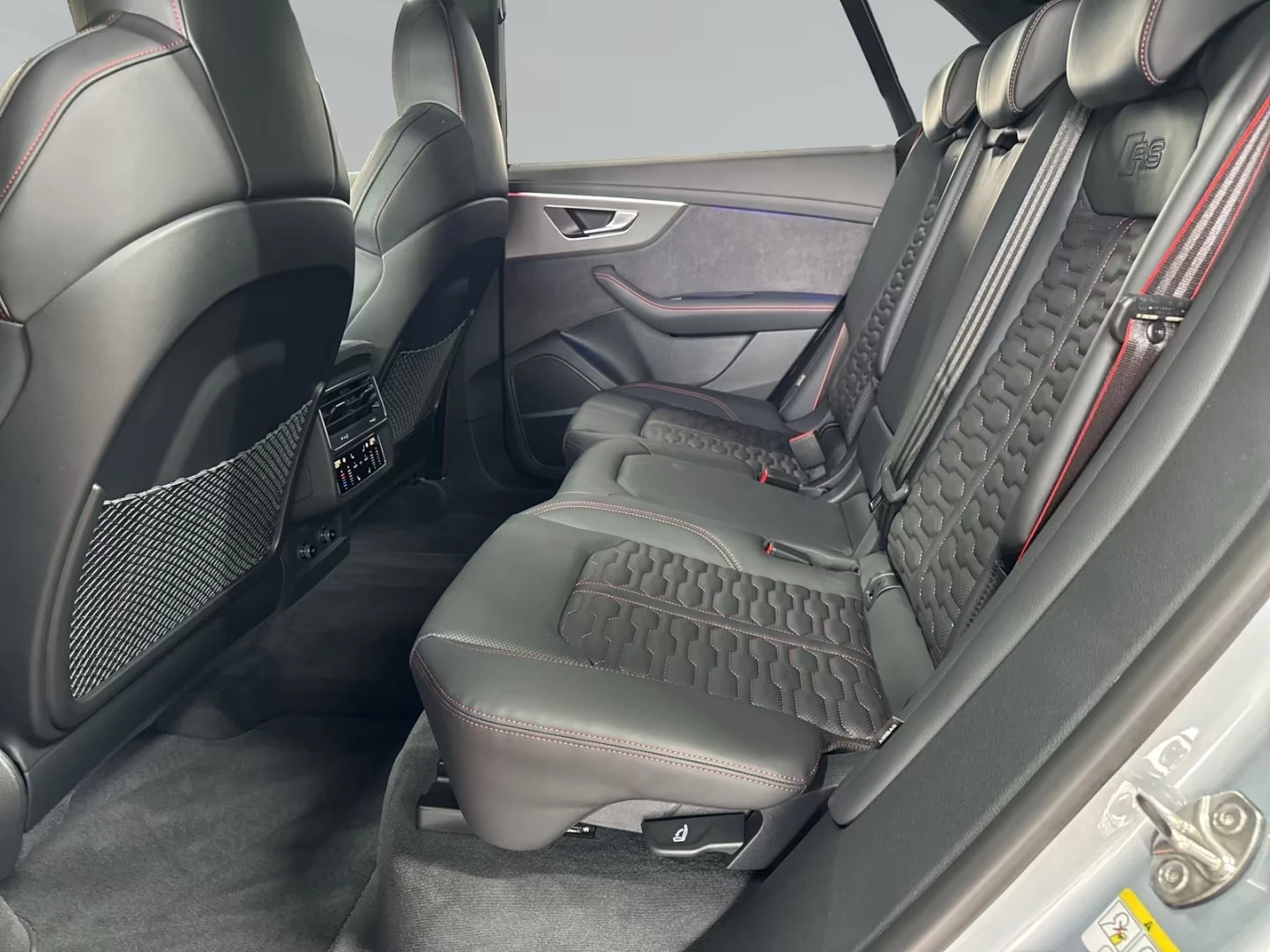 Audi RSQ8 PERFORMANCE / CERAMIC / B&O / MATRIX / PANO / HUD , снимка 13 - Автомобили и джипове - 55499027