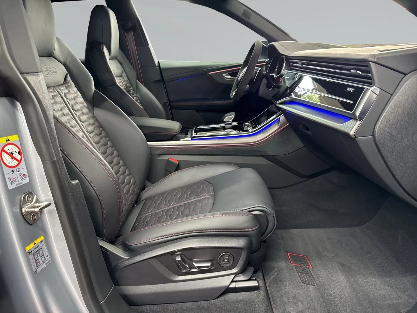 Audi RSQ8 PERFORMANCE / CERAMIC / B&O / MATRIX / PANO / HUD , снимка 12 - Автомобили и джипове - 55499027