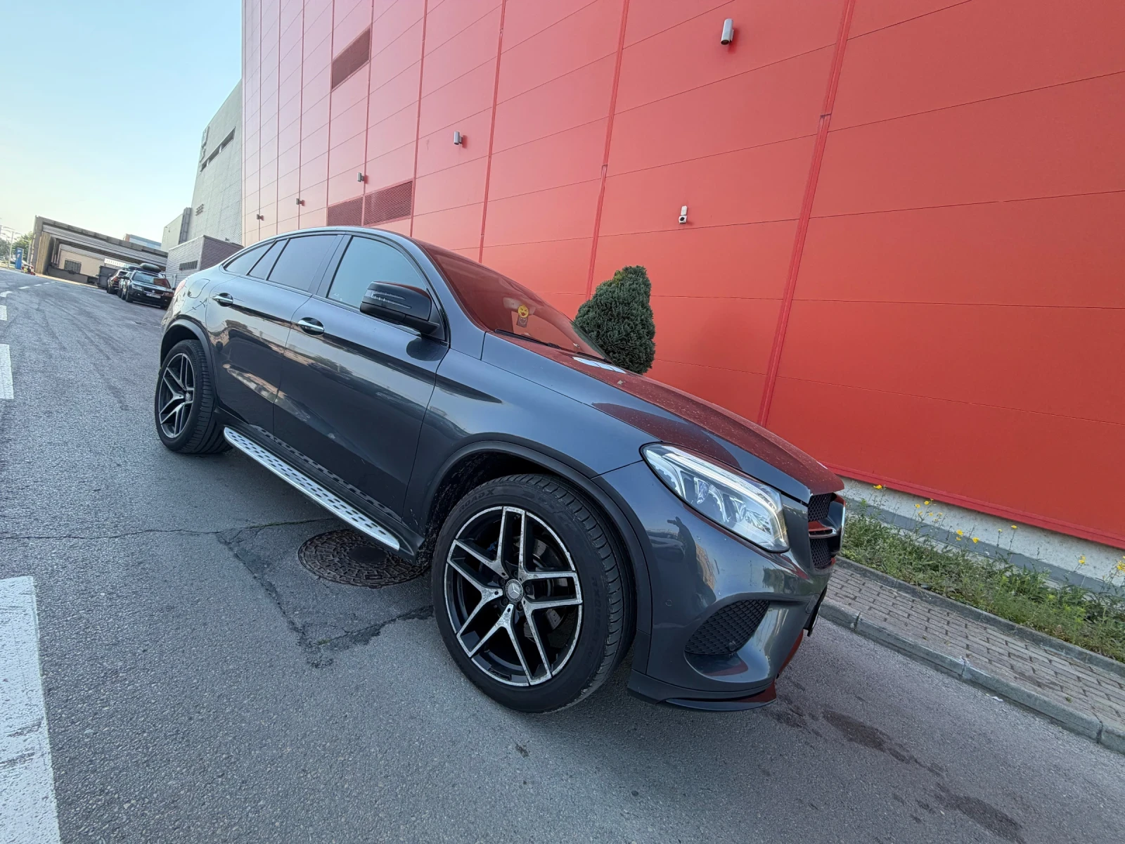 Mercedes-Benz GLE 350 AMG* TV* ВАКУМ* DISTRONIK* 360Камери, снимка 2 - Автомобили и джипове - 55581258