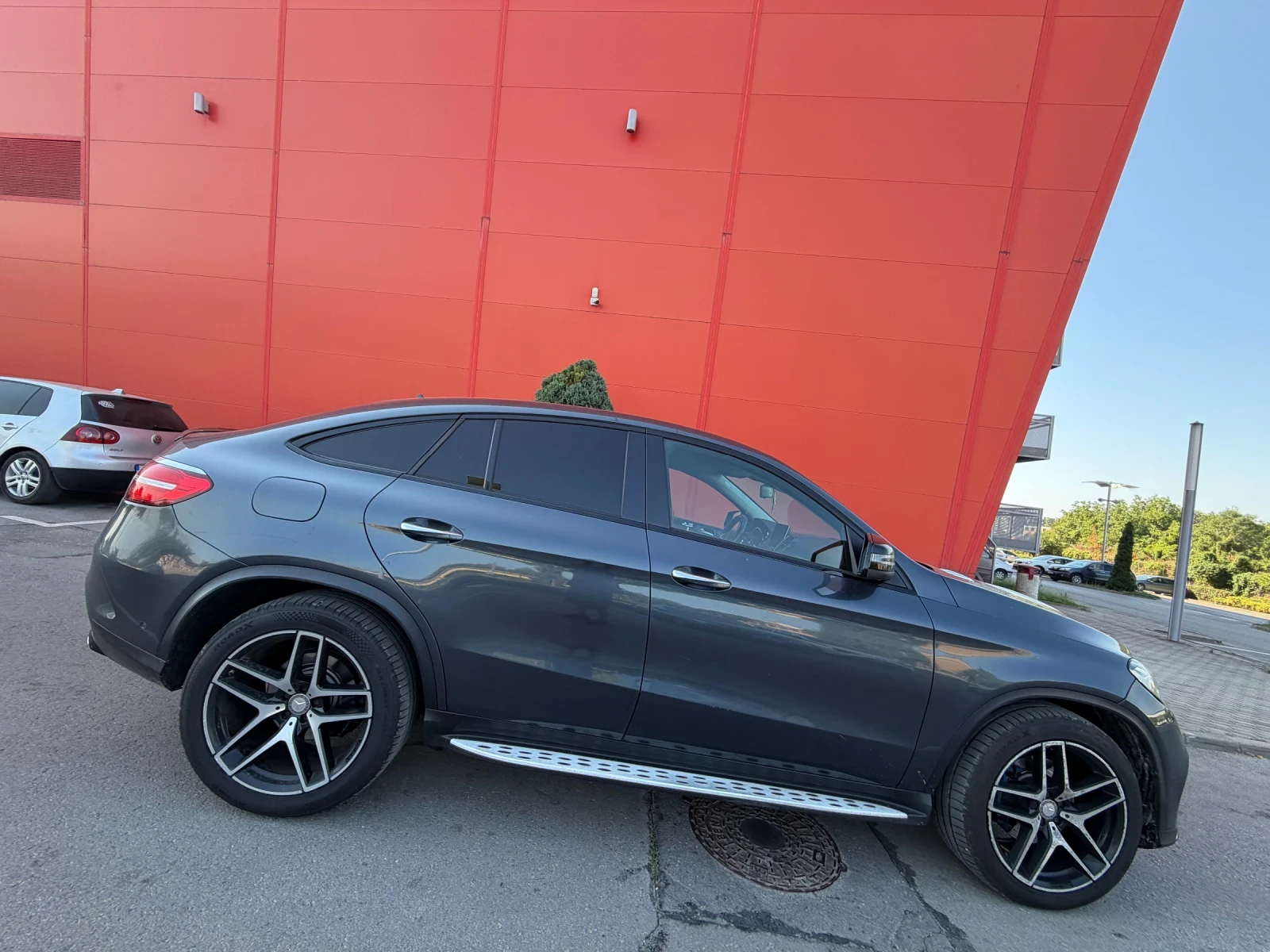 Mercedes-Benz GLE 350 AMG* TV* ВАКУМ* DISTRONIK* 360Камери, снимка 4 - Автомобили и джипове - 55581258