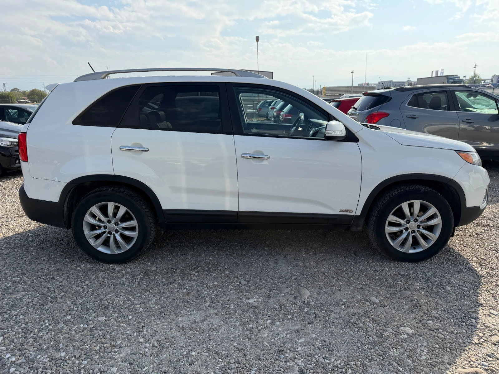 Kia Sorento 2.2 CRDI 4WD KEYLESS, снимка 4 - Автомобили и джипове - 56612654