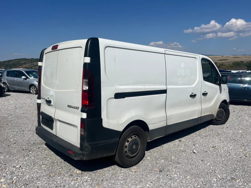 Renault Trafic, снимка 3 - Бусове и автобуси - 47319527