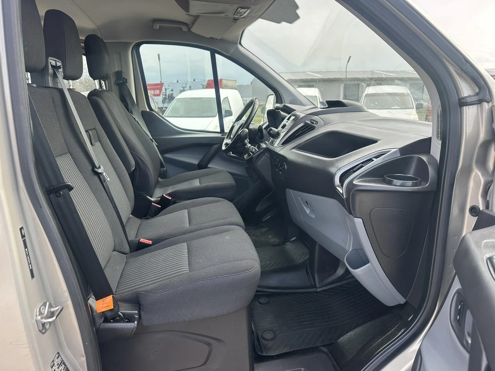 Ford Transit Custom, снимка 9 - Бусове и автобуси - 54049054