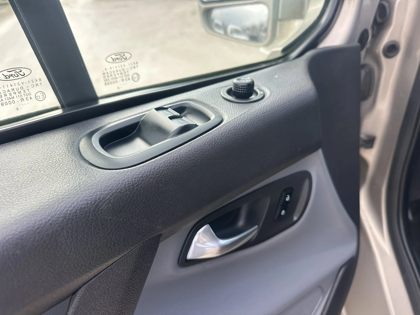 Ford Transit Custom, снимка 11 - Бусове и автобуси - 54049054