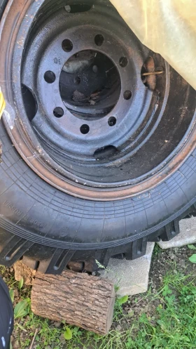 ����� �� �������� �� ���� � ������ 70/25R12 �� Zil 131