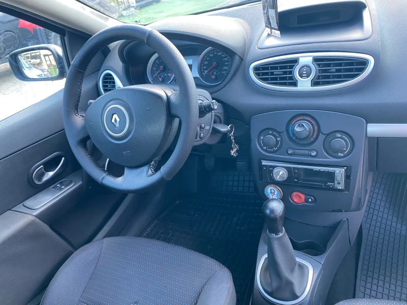 Renault Clio Clio III 1.5dci, снимка 8 - Автомобили и джипове - 47679434