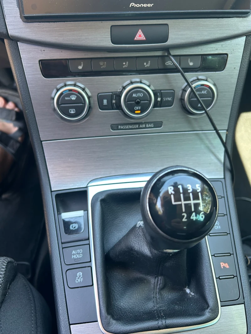 VW Passat  HIGHLINE 2.0 TDI 140к.с ЕВРО 5, снимка 11 - Автомобили и джипове - 51146928