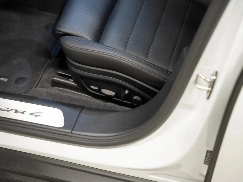 Porsche Panamera 4/FACELIFT/BOSE/MATRIX/PANO/SOFT CLOSE/MEMORY/21/, снимка 9 - Автомобили и джипове - 52151672