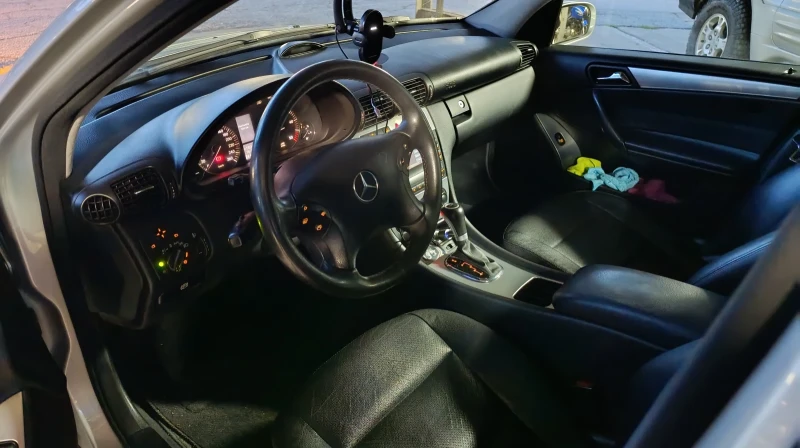 Mercedes-Benz C 270 Avangarde, снимка 5 - Автомобили и джипове - 52250027