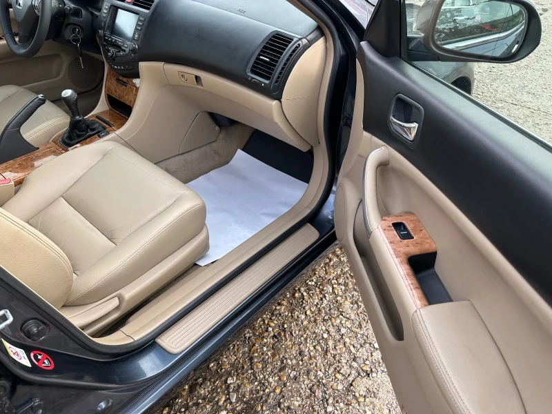 Honda Accord 2.2i- CDTI , снимка 15 - Автомобили и джипове - 52361934