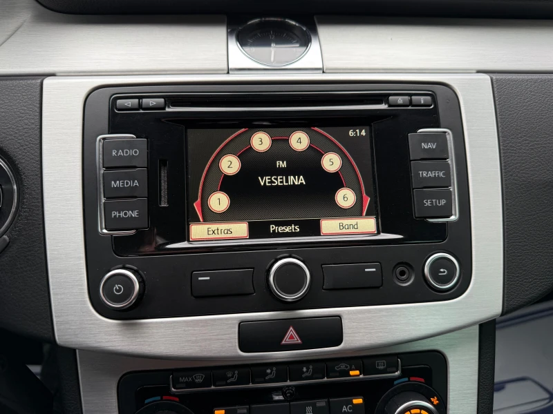 VW Passat AUTOMATIC LED NAVI, снимка 14 - Автомобили и джипове - 52866154