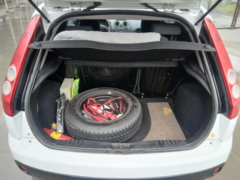 Ford Fiesta Газ бензин, снимка 13 - Автомобили и джипове - 53181449