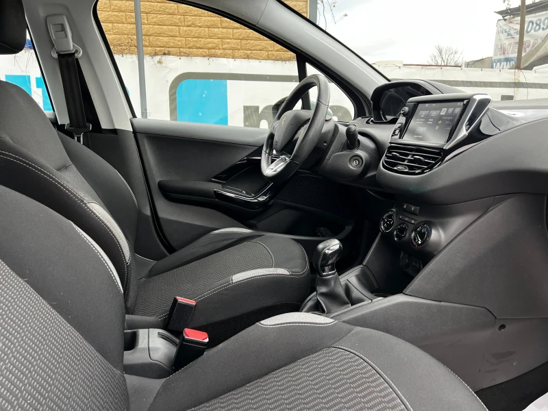 Peugeot 208 1.2i ГАЗ/EURO-6B/ПАРКТРОНИК/TOUCH SCREEN, снимка 15 - Автомобили и джипове - 53565104