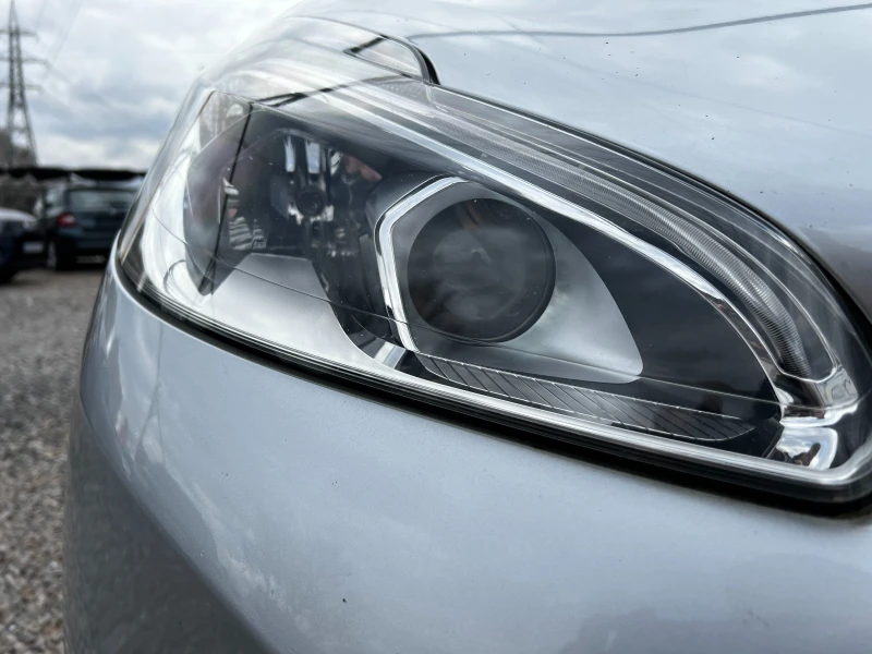 Peugeot 208 1.2i ГАЗ/EURO-6B/ПАРКТРОНИК/TOUCH SCREEN, снимка 7 - Автомобили и джипове - 53565104