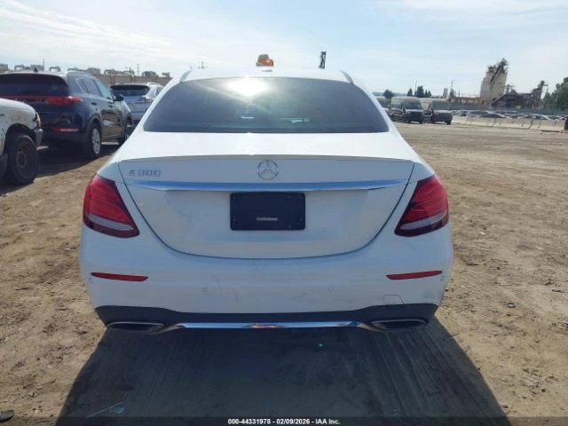 Mercedes-Benz E 300 4MATIC #УНИКАТ# !FULL!, снимка 15 - Автомобили и джипове - 54944513