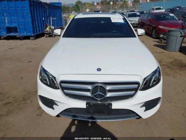 Mercedes-Benz E 300 4MATIC #УНИКАТ# !FULL!, снимка 11 - Автомобили и джипове - 54944513