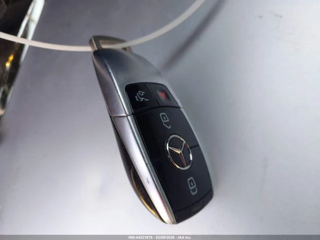 Mercedes-Benz E 300 4MATIC #УНИКАТ# !FULL!, снимка 10 - Автомобили и джипове - 54944513