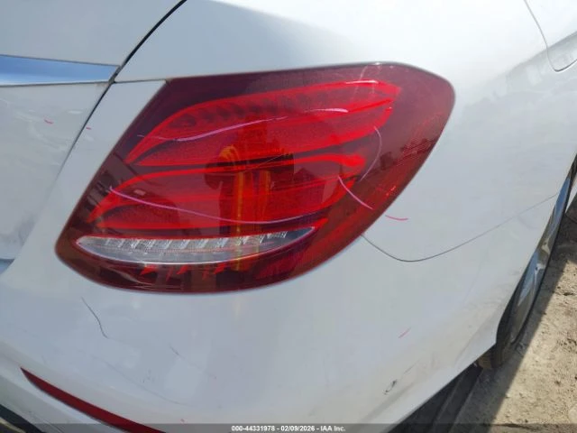 Mercedes-Benz E 300 4MATIC #УНИКАТ# !FULL!, снимка 16 - Автомобили и джипове - 54944513