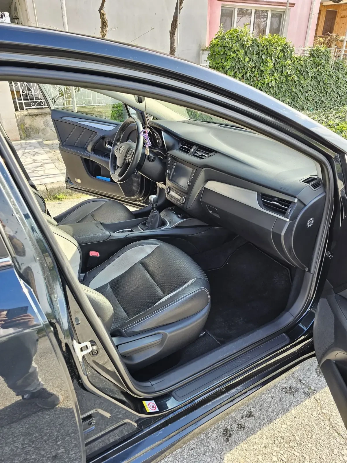 Toyota Avensis  - изображение 8