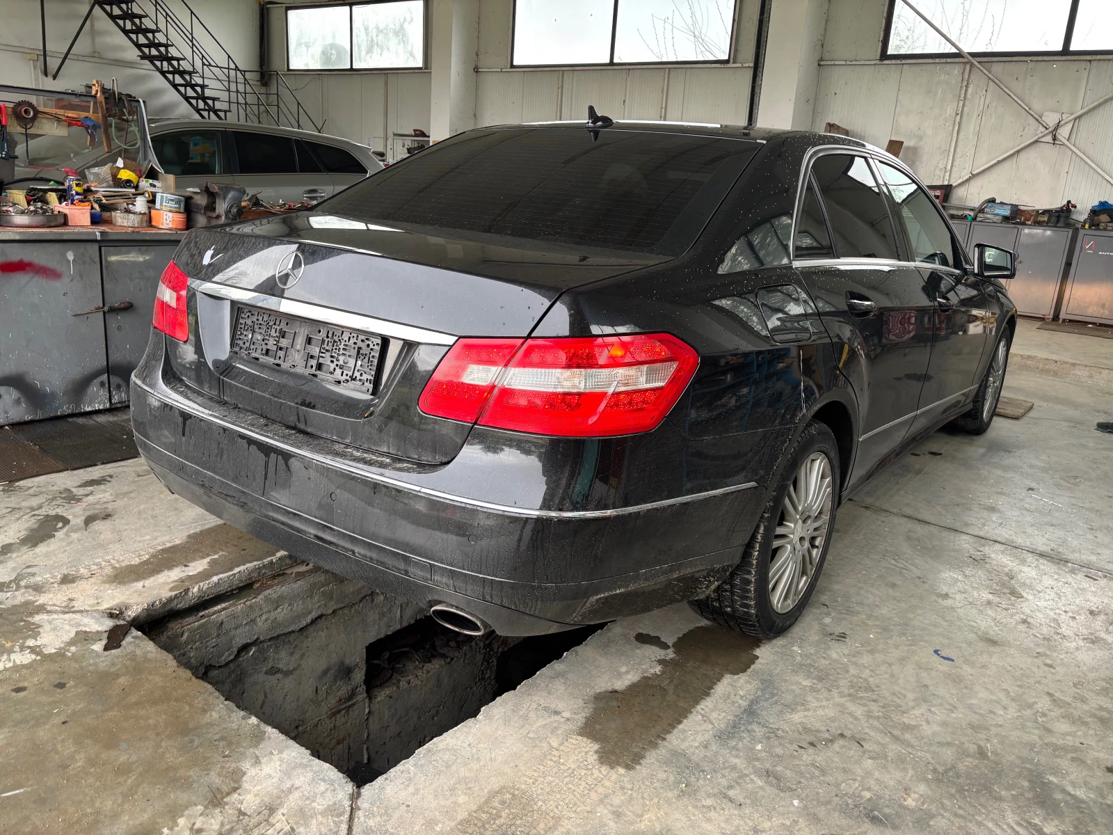Mercedes-Benz E 350  - изображение 6