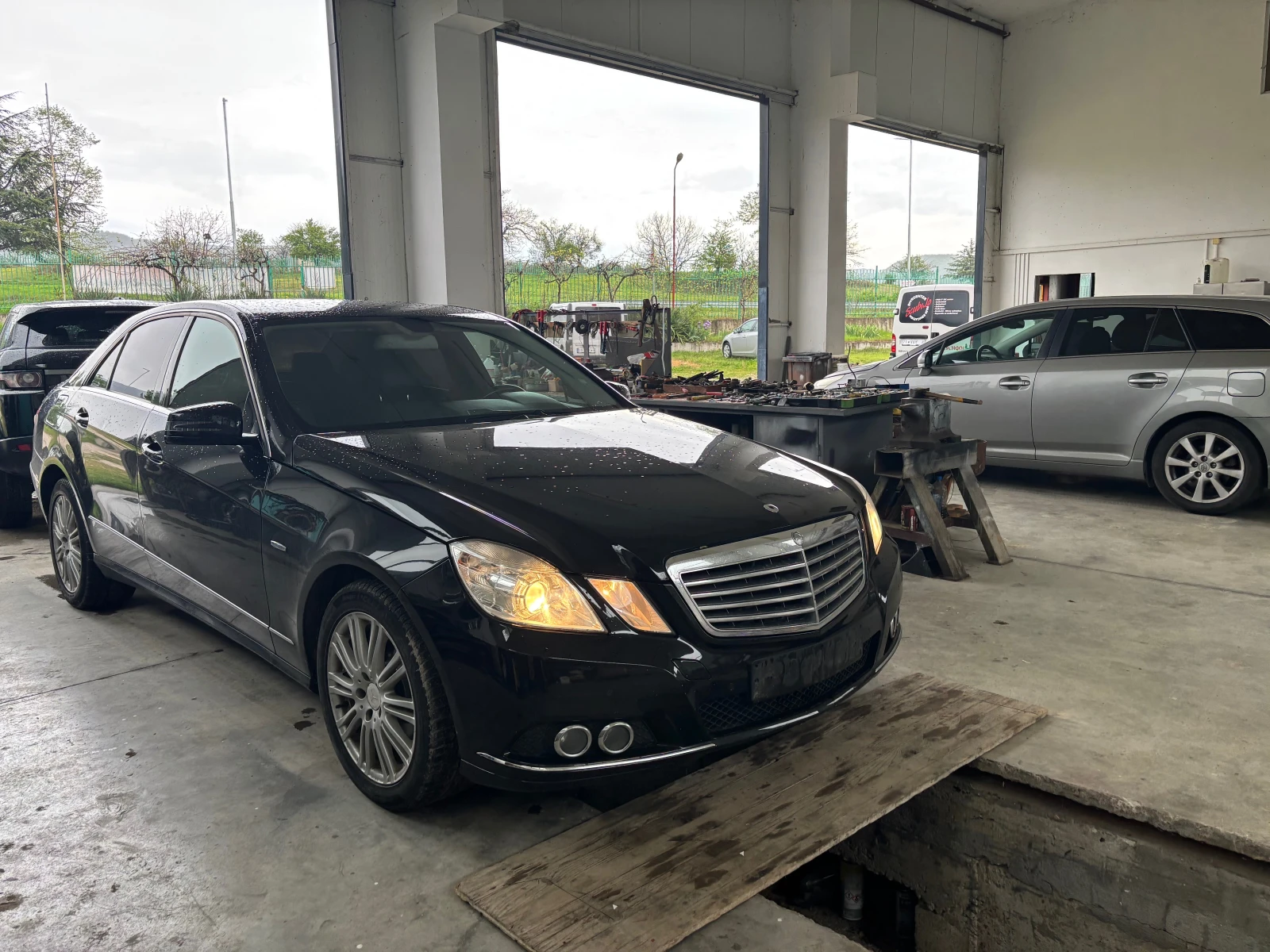 Mercedes-Benz E 350  - изображение 3