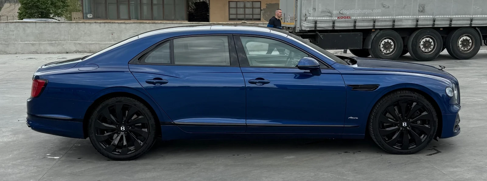 Bentley Flying Spur V8 - изображение 7