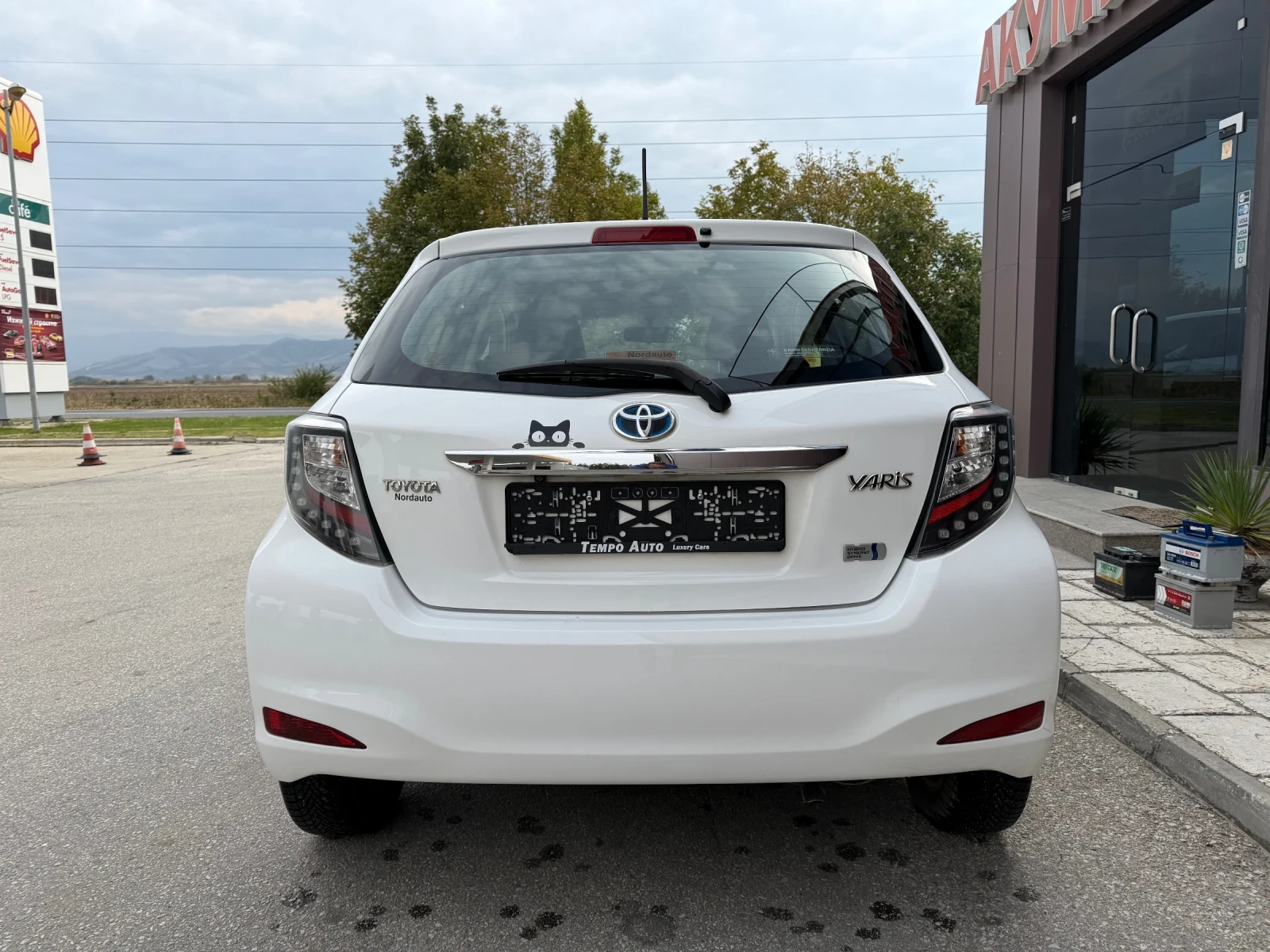 Toyota Yaris 1.5 HYBRID-AUTOMAT-CAMERA-75к.с - изображение 5