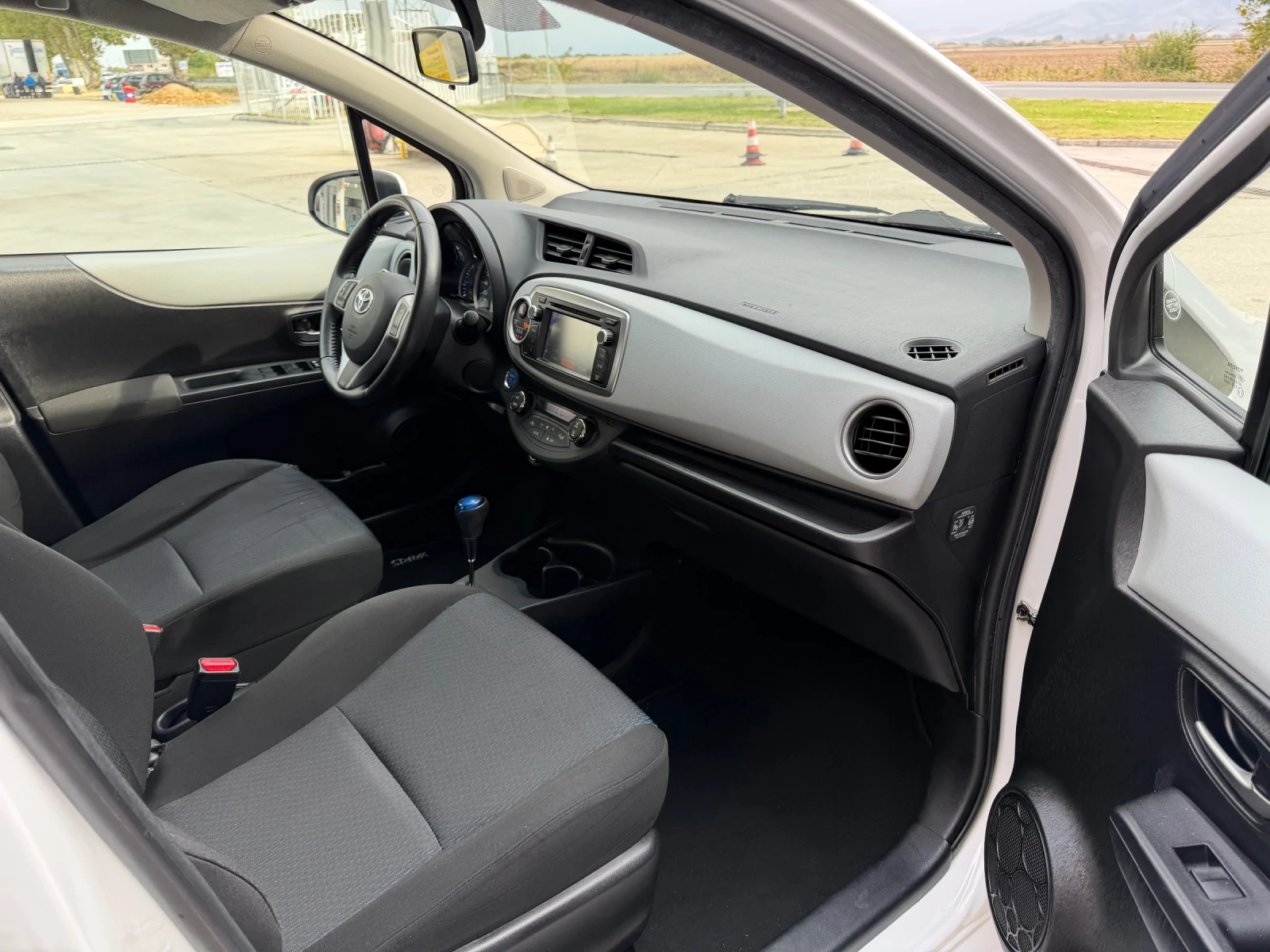 Toyota Yaris 1.5 HYBRID-AUTOMAT-CAMERA-75к.с - изображение 10