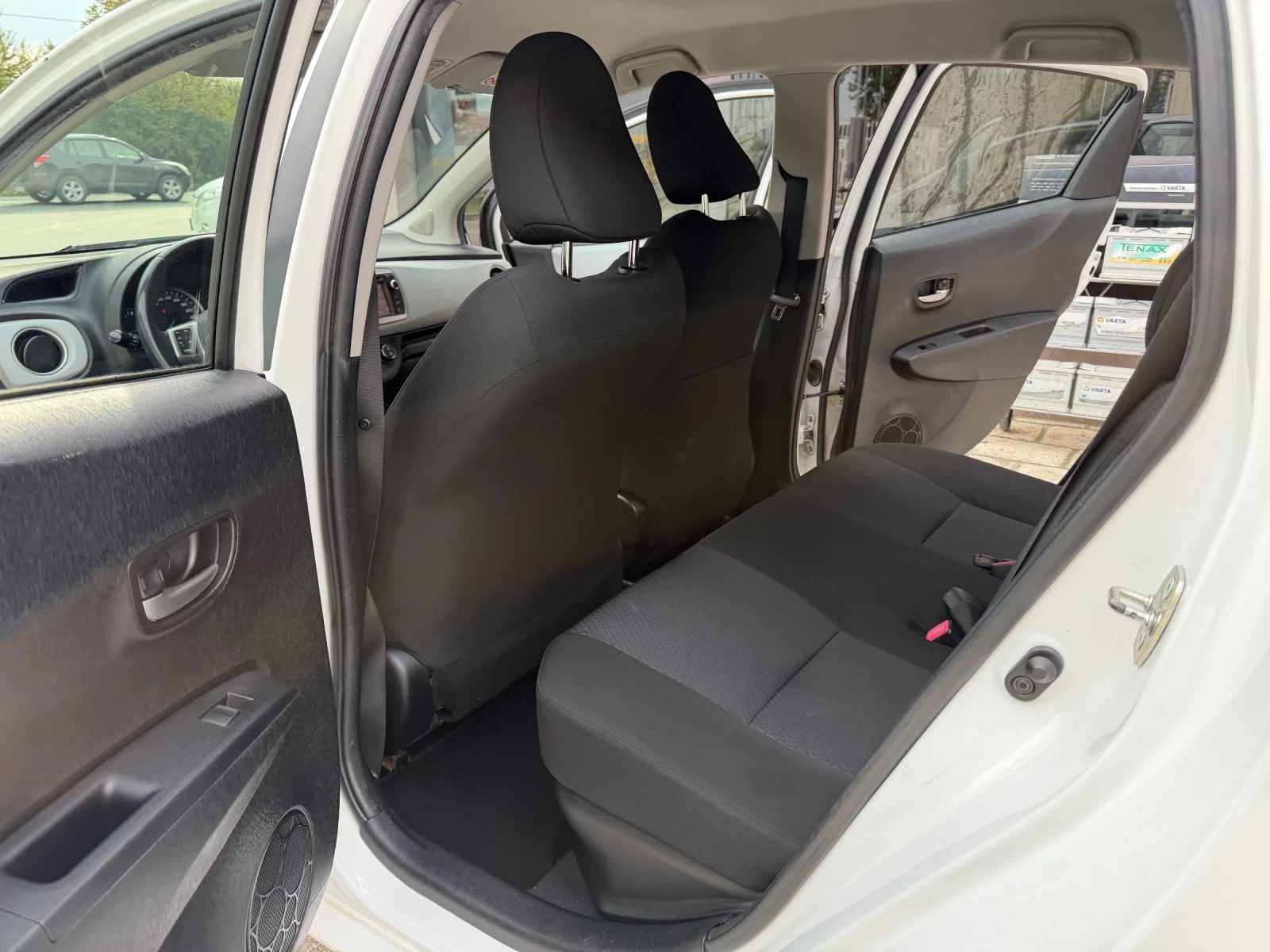 Toyota Yaris 1.5 HYBRID-AUTOMAT-CAMERA-75к.с - изображение 8