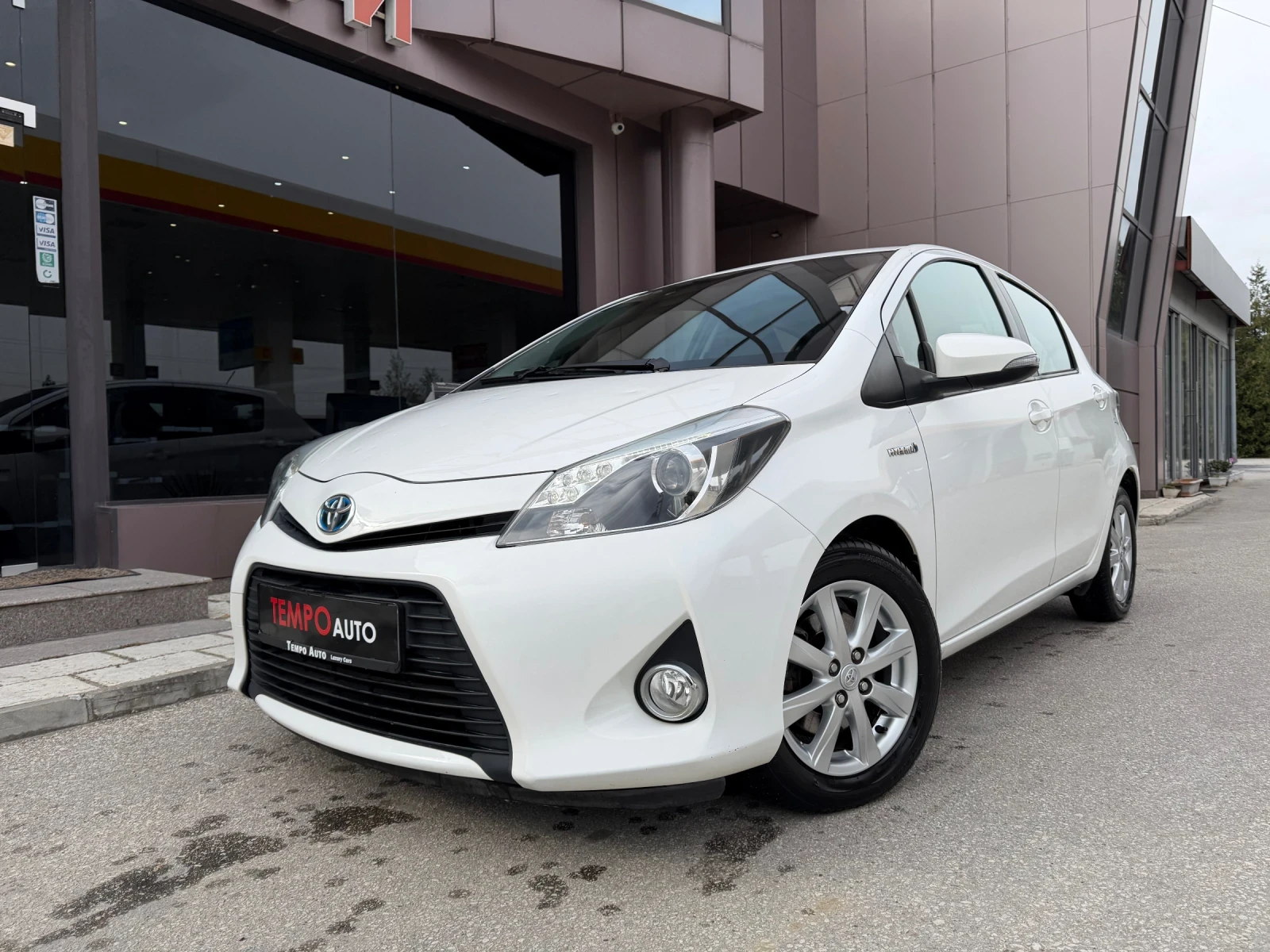 Toyota Yaris 1.5 HYBRID-AUTOMAT-CAMERA-75к.с - изображение 2
